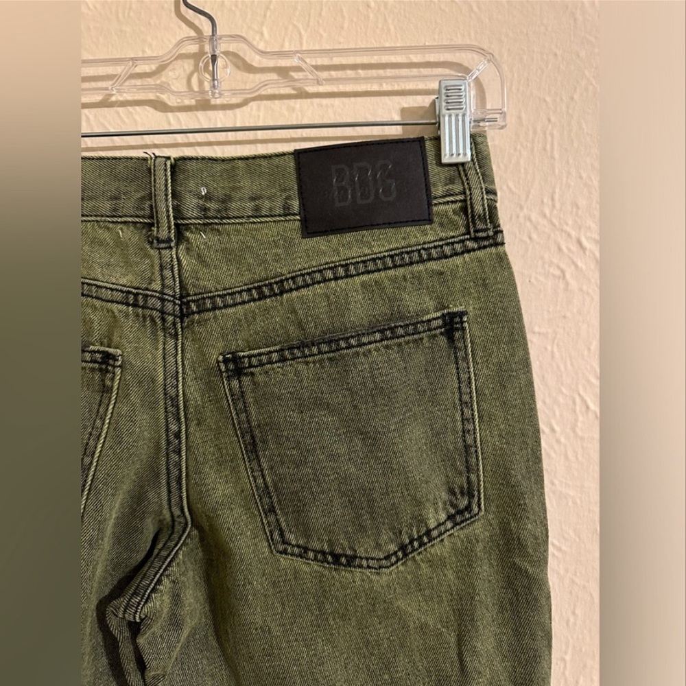 URBAN OUTFITTERS Ripped Straight Leg